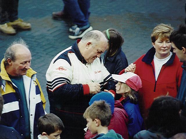 How do you spell Pavarotti? - Eddie O'Donnell (Snr) signing autographs